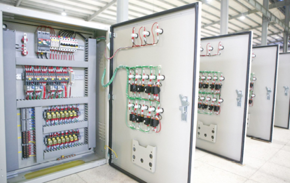 Tủ phân phối gắn điện kế